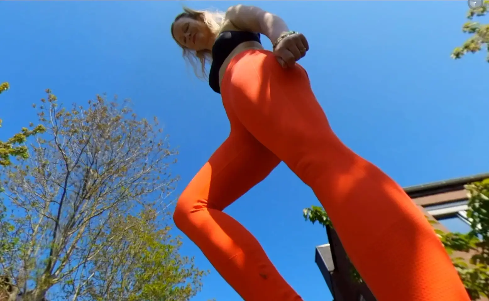 Giantess Maria zertritt ein ganzes Dorf VR Adult Videos