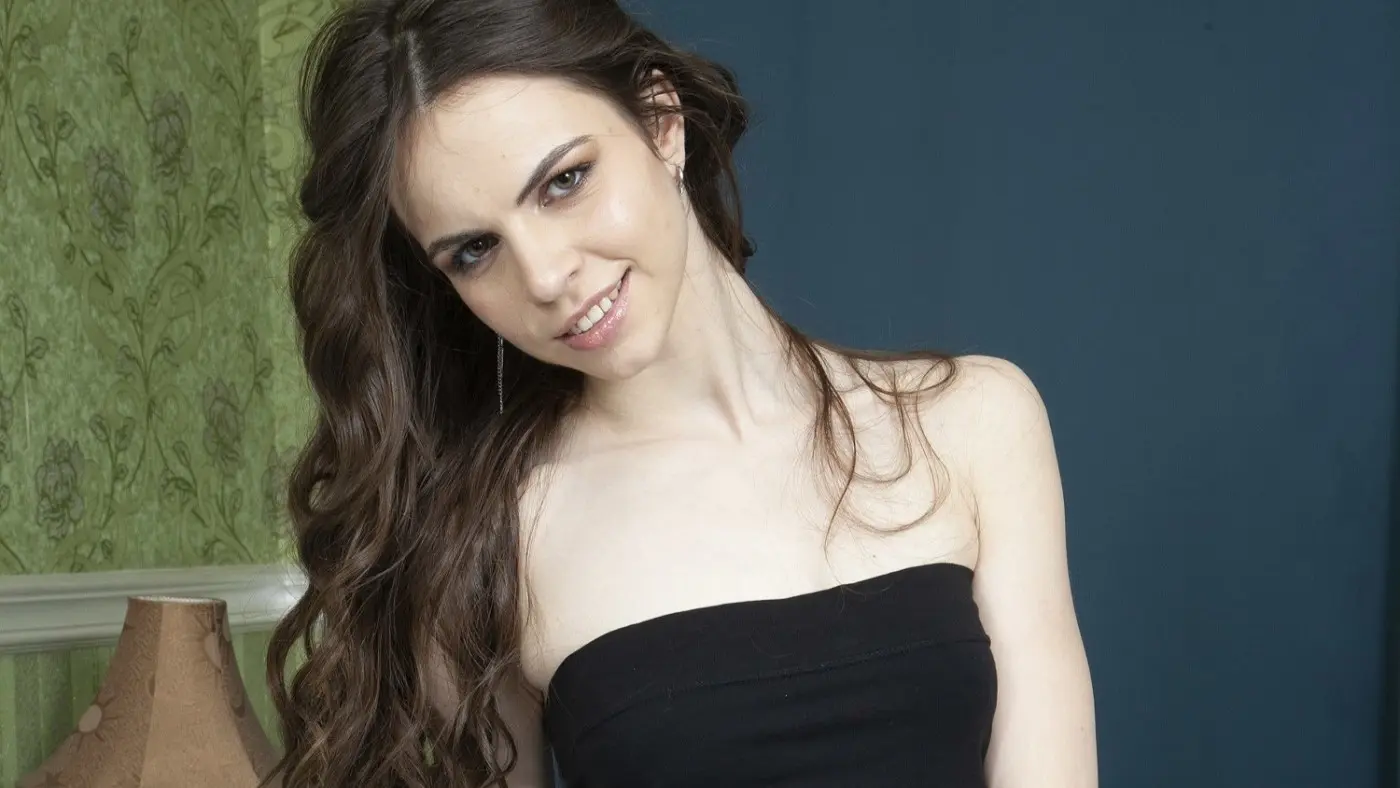 New Russian Model Sirena Milano Spreads Her Legs For Us Today In VR VR Adult Videos