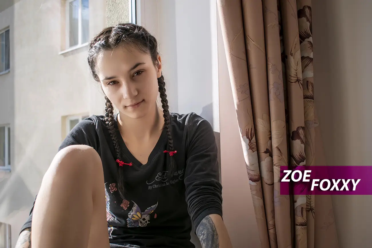 Zoe Foxxy - Exhibitionist teen takes huge dick at hotel window VR Adult Videos