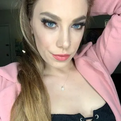 Bobbi Dylan - Professional VR Pornstar Profile Photo | VR Porno Star