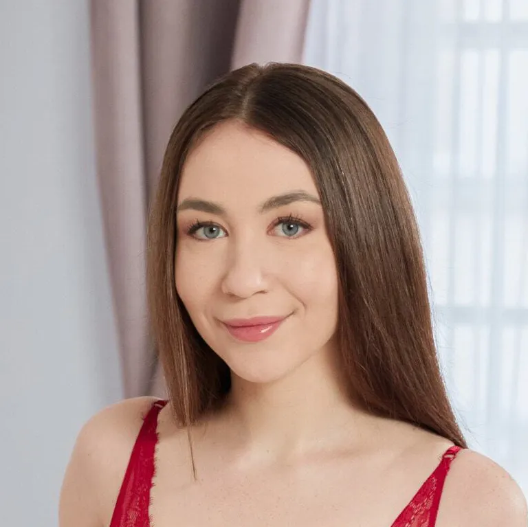 Vivian Grace - Professional VR Pornstar Profile Photo | VR Porno Star