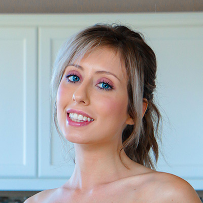 Daphne Dare Profile