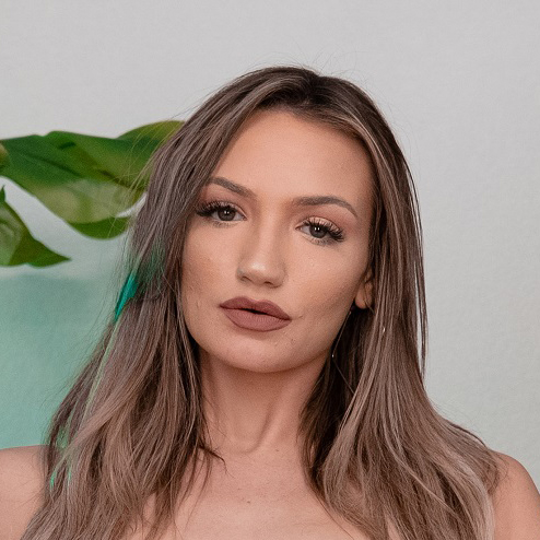 Mia Molotov Profile